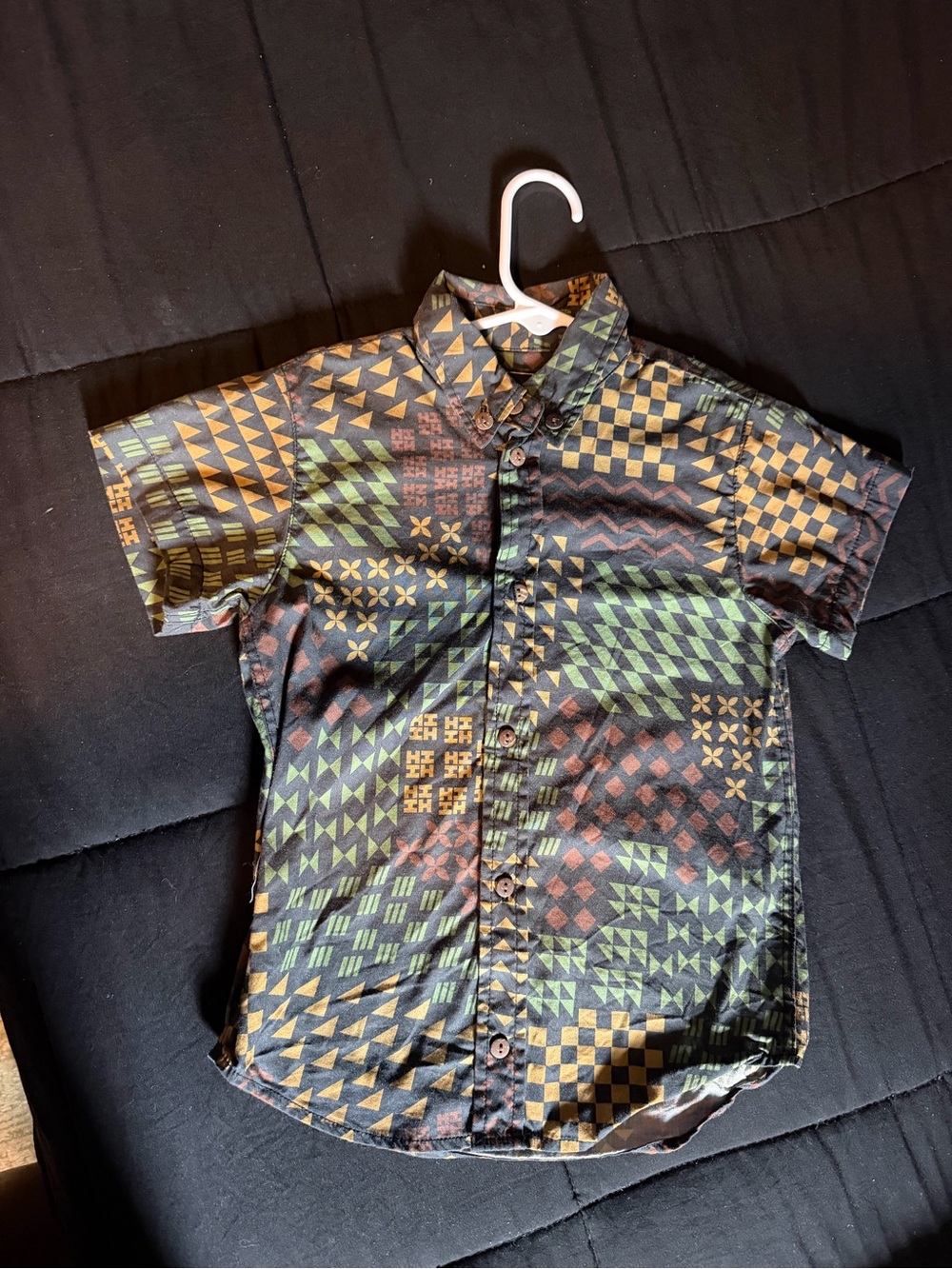 Men's Short-Sleeve Geo Print Button-Up Shirt - Black/Green/Brown